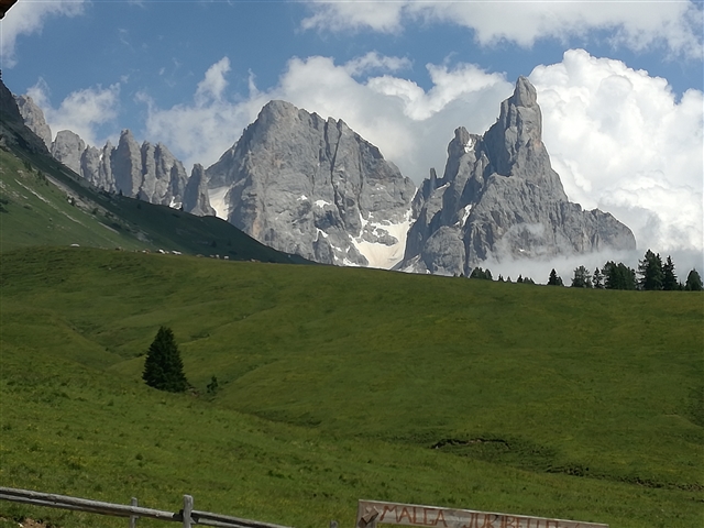 Il cimon della pala salendo verso la Baita Cervino